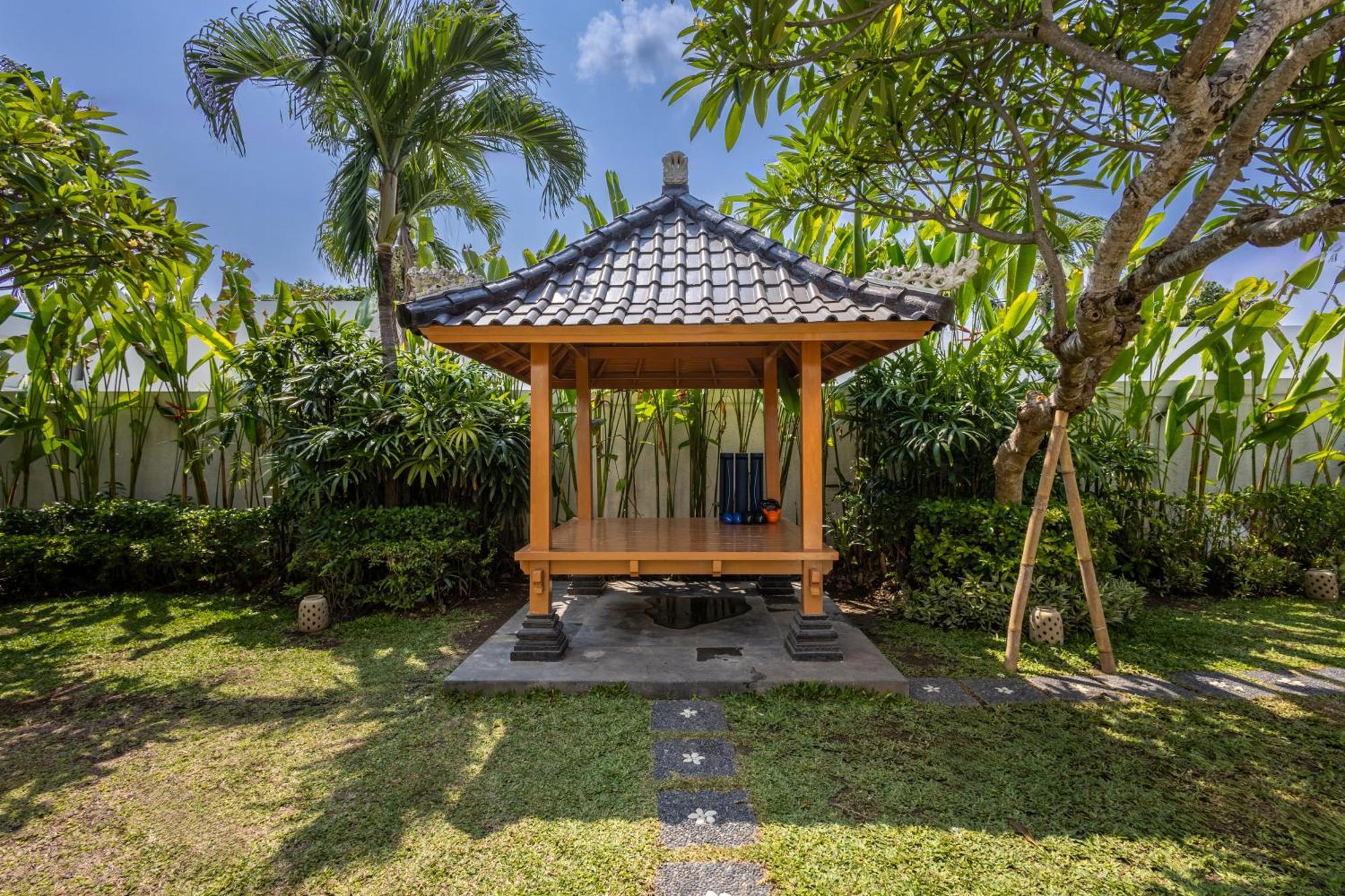 Kalm Bali Hotel Canggu  Bagian luar foto