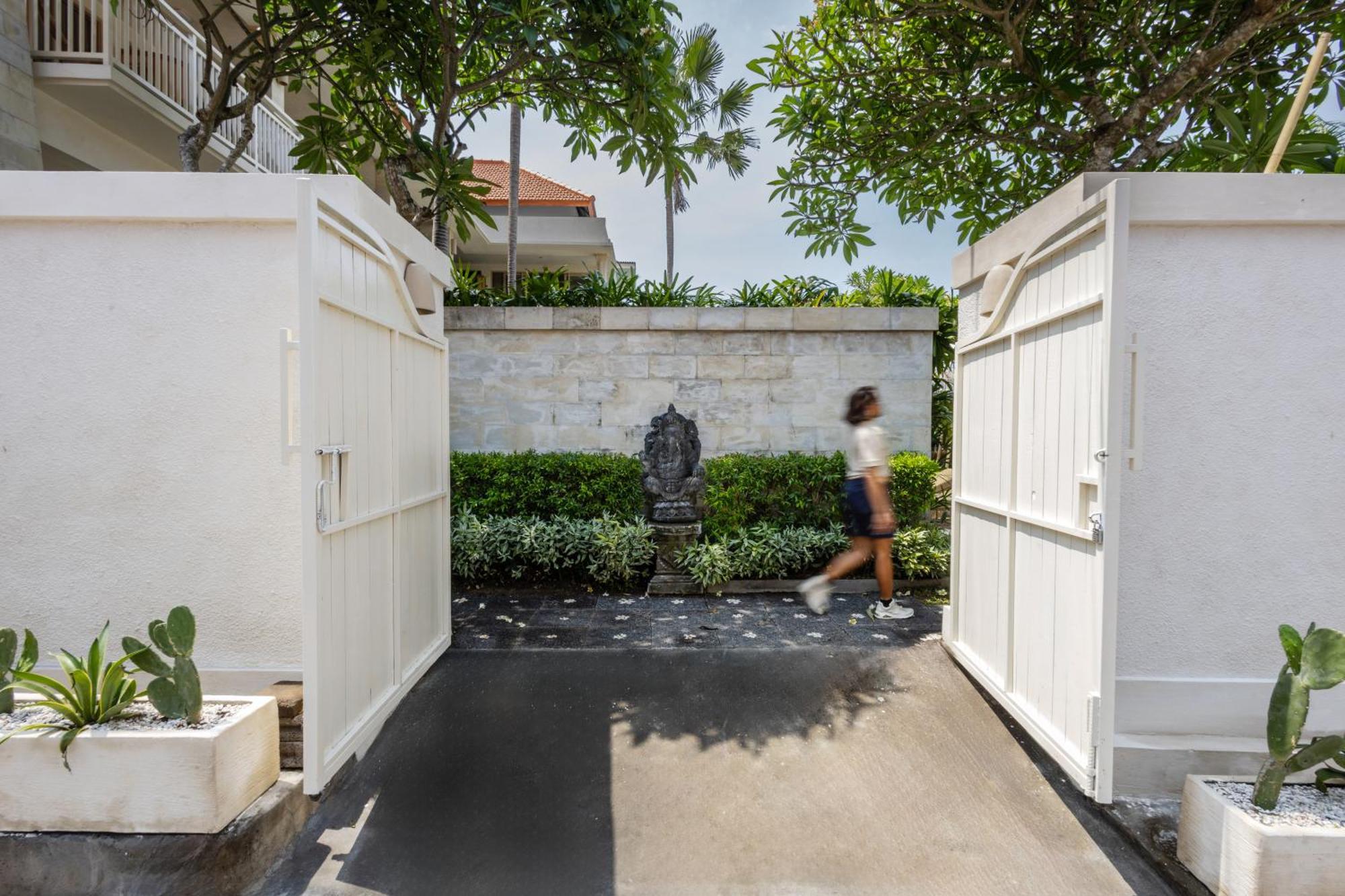 Kalm Bali Hotel Canggu  Bagian luar foto